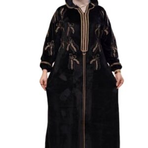 عباية شتوي قطيفة هايدي فاخرة للمحجبات – تطريز أنيق بكم واسع وغطاء رأس – خامة معالجة ضد الانكماش – مقاسات كبيرة من 65 حتى 120 كيلو