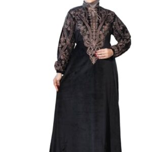 عباية قطيفة شتوي نسائية مطرزة للاستقبال والخروج – خامة قطيفة هايدي ناعمة – تصميم واسع ومريح – مقاس 1 (60–85 كجم) | مقاس 2 (85–120 كجم)