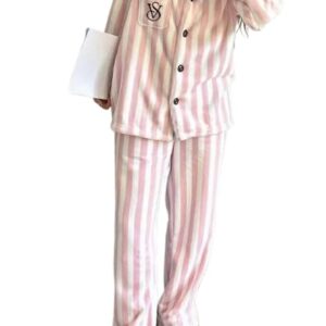 بيجامه. مخططة للنساء قطيفة من قطعتين