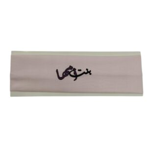 بندانة شعر بناتي ناعمة ومرنة بتصميم عصري يناسب الإطلالات اليومية والمناسبات، مصنوعة من خامة مريحة لطيفة على البشرة وتوفر ثباتًا ممتازًا للشعر دون شد