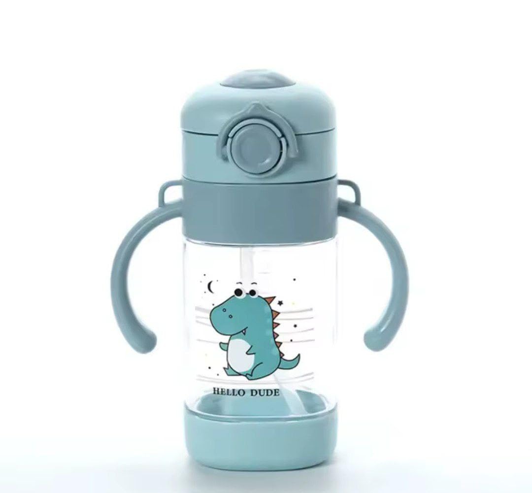 41Mk3iixYBL زمزمية ماء للأطفال بتصميم كرتوني محبب، مصنوعة من أكريليك صحي مقاوم للكسر، مع شاليموه مدمج سهل الاستخدام، مثالية للمدرسة والرياضة