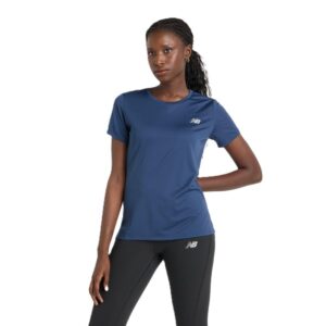 تيشرت رياضي بأكمام قصيرة للنساء من نيو بالانس