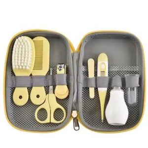 مجموعة ادوات العناية بالاطفال مكونة من 8 قطع، مع شنطة سفر، ادوات العناية بالاظافر وفرشاة الشعر، اصفر ورمادي