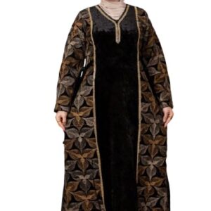 عباية قطيفة استقبال وخروج نسائية فاخرة – خامة جنجاه مستوردة – مطرزة وأنيقة – مقاس 1 من 60 حتى 85 كجم ومقاس 2 من 85 حتى 120 كجم