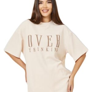 تيشيرت بكتف متدلي مطبوع بشعار متباين بمقاس كبير للنساء من ستايلي