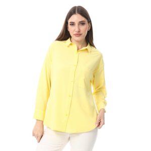 قميص كلاسيك بأزرار بطول القميص وأكمام طويلة وقصة مريحة للنساء