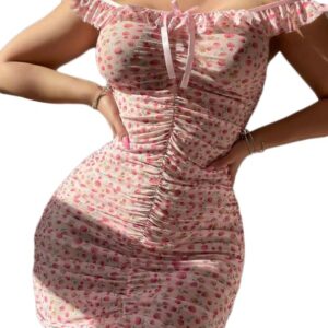 فستان مصنوع من ��ماش خفيف بتصميم مكشوف الأكتاف للنساء، قصة فيتد مع أكمام منسدلة، مزين بالروش والكشكش، لون وردي فلورال