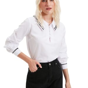 بلوزة نسائية من ترينديول باللون الأبيض مع تفاصيل ياقة منسوجة، TWOSS20BZ0036