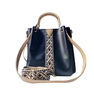 شنطه يد وكروس وكتف شيك وعمليه جدا حقيبه نسائيه من الشريط المطرز الجذاب