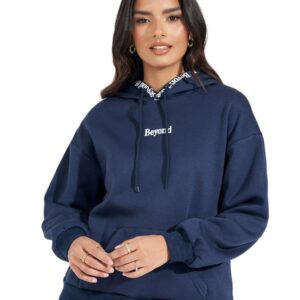 سويت شيرت بغطاء للرأس وقصة عادية مطبوع عليه شعار للنساء من ستايلي