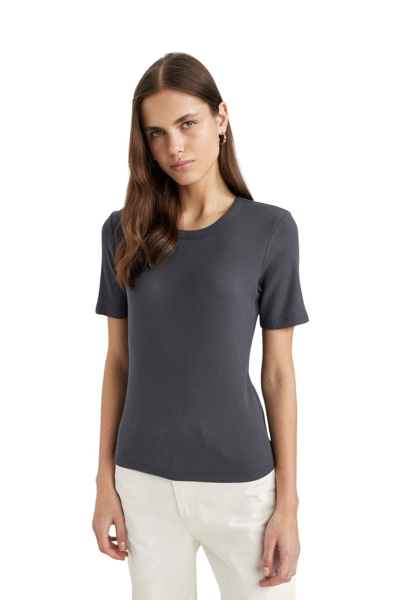 61HTHRfxiHL تيشرت للنساء بقصة ضيقة سليم فيت برقبة مستديرة وأكمام قصيرة من التريكو الأساسي C0097AX، تيشرت بأكمام قصيرة من ديفاكتو