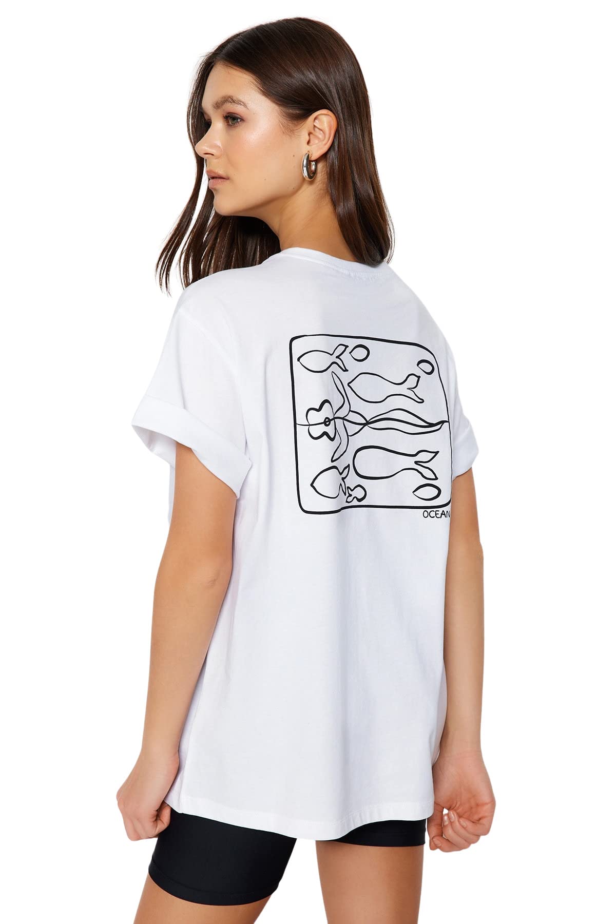 61IOvzFhWaL تيشرت منسوج TWOSS23TS00401 للنساء بقصة واسعة وتصميم مزين بطبعة من ترنديول، أبيض، قطعة واحدة
