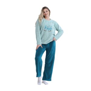 طقم بيجامة شتوي للن��اء، بلوزة مطرزة بالفرو وبنطلون قطيفة، بيجامة شتوية فرو للنساء وقطيفة بتطريز أنيق، طقم بيت ناعم ودافئ للشتاء من ZECOTEX