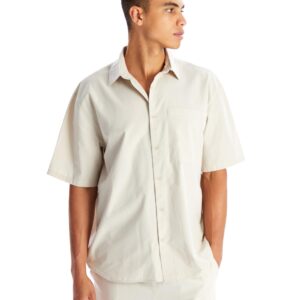 قميص بقصة عادية وأكمام قصيرة من قماش البوبلين للرجال من ال سي وايكيكي