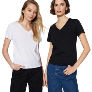 ترنديول تي شيرت بيسيك محبوك برقبة على شكل حرف V للنساء مصنوع من القطن بنسبة 100% (عبوة من قطعة واحدة) TWOSS23TS00002