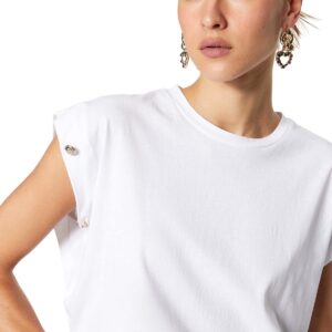 تيشرت بيسك قطن 100% منسوج بياقة دائرية بمظهر مبطن ومزين بتفاصيل أزرار للنساء من ترينديول، طراز رقم TWOSS23TS00016 (عبوة من 1 قطعة)