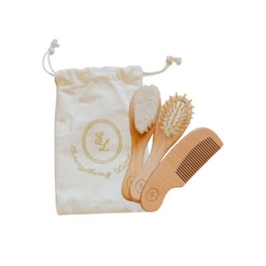 مجموعة فرش اطفال خشبية من ايفريثينج ليتلز - 3 عبوات | فرشاة تدليك وفرشاة بغطاء شعر الماعز الناعم ومشط خشبي قوي لتصفيف شعر الطفل بدون تشابك | لا تسحب ، لطيفة على فروة راس الطفل