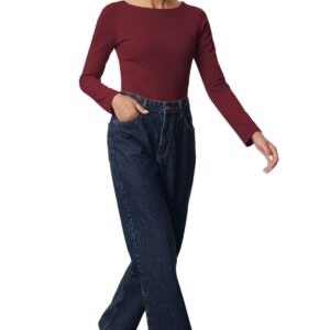 ترنديول بلوزة محبوكة قابلة للتمدد للنساء مصنوعة من القطن بلون اسود ورقبة على شكل قارب موديل TWOAW24BZ00166 (عبوة من قطعة واحدة)