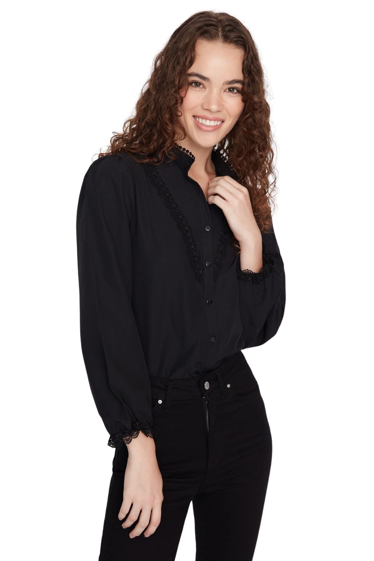 61kfJQVCLZL ترنديول قميص منسوج من القطن بقصة عادية وازرار امامية للنساء TWOAW21GO0077