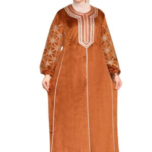 عباية شتوي قطيفة للمحجبات – تطريز أنيق بتصميم محتشم واسع – عباية خروج شتوية للمقاسات الكبيرة من 65 حتى 120 كيلو