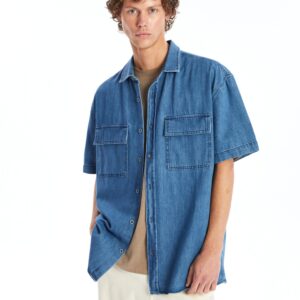 قميص جينز للرجال بقصة مريحة وأكمام قصيرة من ال سي وايكيكي