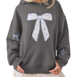 سويت شيرت بغطاء راس مطرز بفيونكة ورسومات جمالية كبيرة الحجم واكمام طويلة وكتف متدلي من الصوف للنساء من شبيسايد