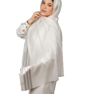 سكارف من الشاش القطني مع 3 خطوط ساتان من ميلا، هدية راقية للمناسبات الخاصة - قماش انيق فاخر - نمط متعدد الاستخدامات واكسسوار مثالي لك - حجاب للنساء - مقاس (70 سم × 1.75م)