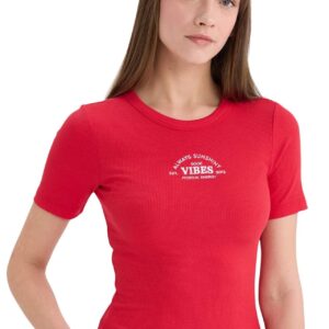 ديفاكتو تي شيرت كاجوال بقصة ضيقة ورقبة دائرية ضيقة واكمام قصيرة محبوك للنساء (عبوة من قطعة واحدة)