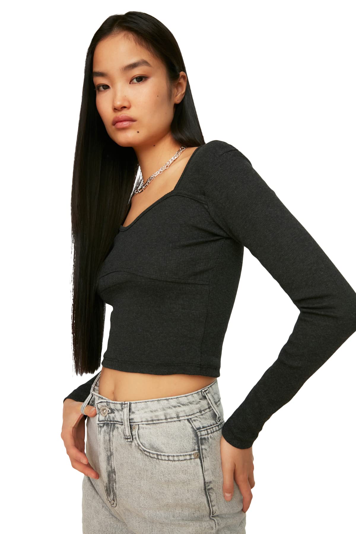 71YnYb62JpL بلوزة منسوجة مضلعة قابلة للتمدد بتفاصيل خياطة للنساء بلون رصاصي من ترنديول، TWOAW22BZ0530