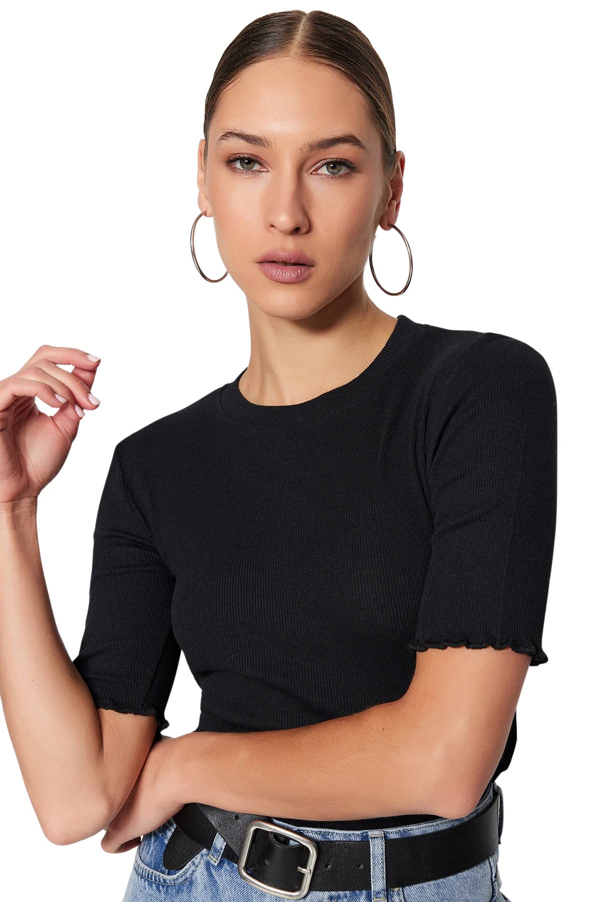 71Z5D3IRTsL بلوزة محبوكة مرنة برقبة دائرية ضيقة للنساء طراز TWOSS23BZ00025 من ترنديول تصميم قميص (عبوة من قطعة واحدة)