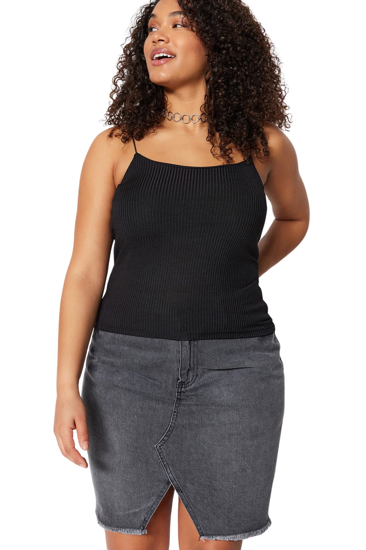 71mRueIQrQL ترنديول بلوزة نسائية بحمالات رفيعة مضلعة محبوكة مقاس كبير TBBSS23AF00013 مقاس كبير