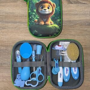 مجموعة العناية بالطفل،مجموعة العناية اليومية الأساسية للأطفال مكونة من 13 قطع مع شنطة تخزين، مجموعة أدوات الأظافر للأطفال حديثي الولادة والعناية الصحية والعناية الشخصية- من Fantastic-Kids-Toys (Green)