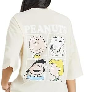 تيشيرت طويل بكتف متدلي وطبعة كبيرة “Peanuts”من الخلف للنساء من ستايلي، بلون بيج، مقاس اكس لارج