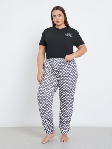41P3BGO75wL._AC_SR38 Styli Women Plus Drop Shoulder Slogan T-Shirt And Heart Cuffed Pyjama Set - الصورة 4