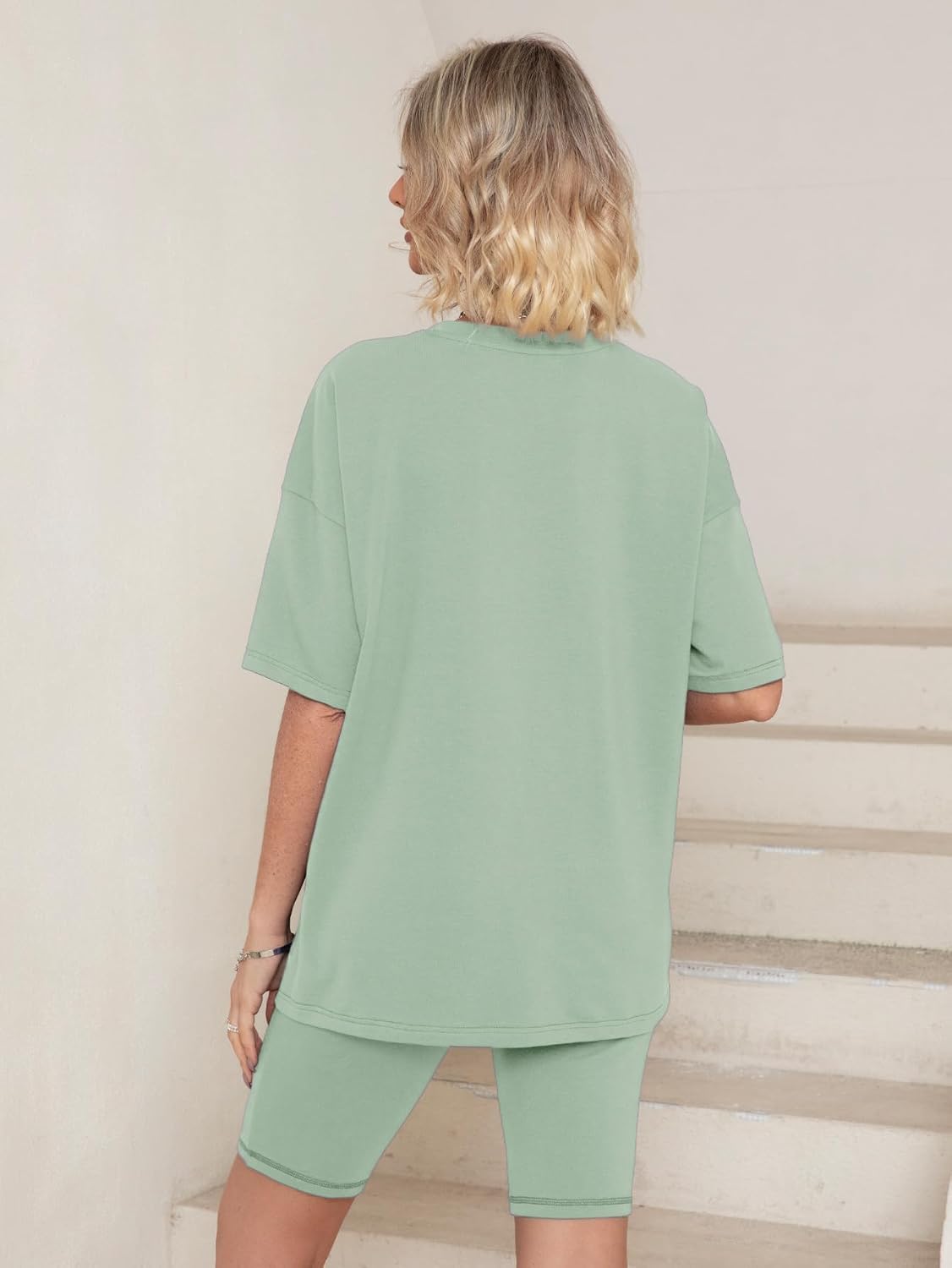 61b1EcglavL._AC_SL1500_ جلامكر طقم ملابس للنساء من قطعتين كاجوال كبير الحجم مكون من تي شيرت وشورت لراكبي الدراجات والتمارين الرياضية - الصورة 4
