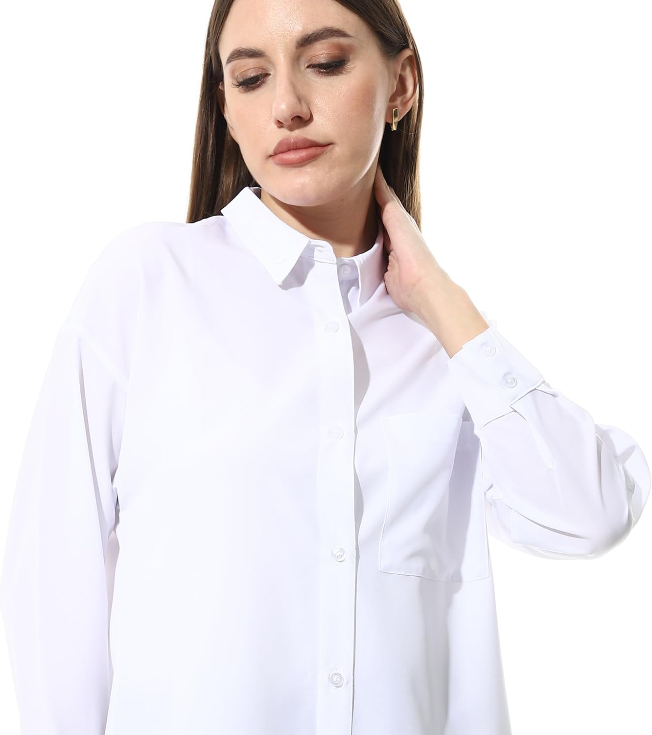 613aPSiM-ML._AC_SL1500_ قميص أبيض للنساء بأزرار بطول القميص وأكمام طويلة وقصة مريحة. - الصورة 4