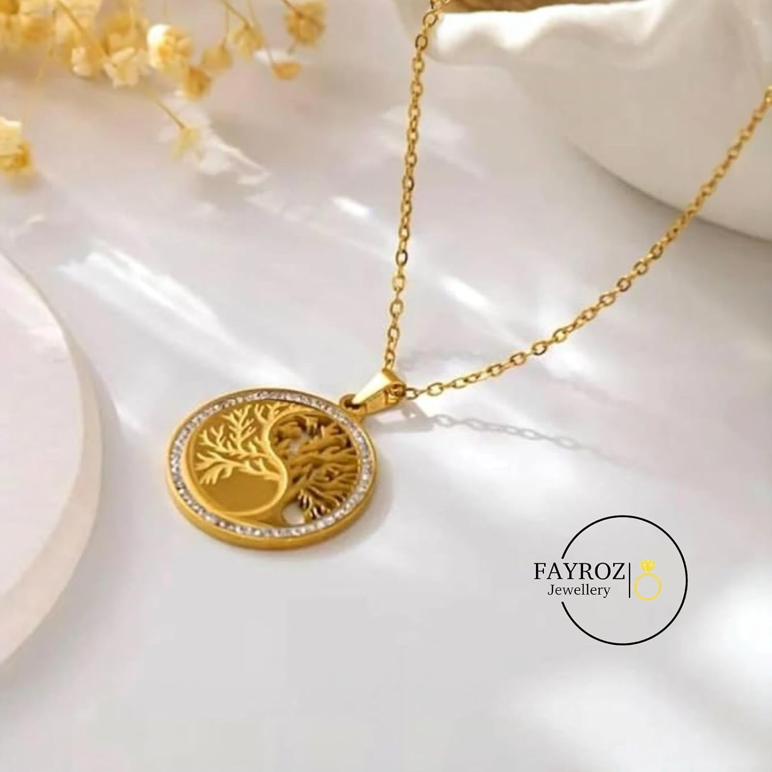61OhTD1EU-L._AC_SL1500_ قلادة بتصميم شجرة الحياة من ستانلس ستيل عالي الجودة مطلية بالذهب عيار 18 قيراط للنساء – إكسسوار فاخر وأنيق يرمز للطاقة الإيجابية والنمو والازدهار – من فيروز جوليري. - الصورة 3