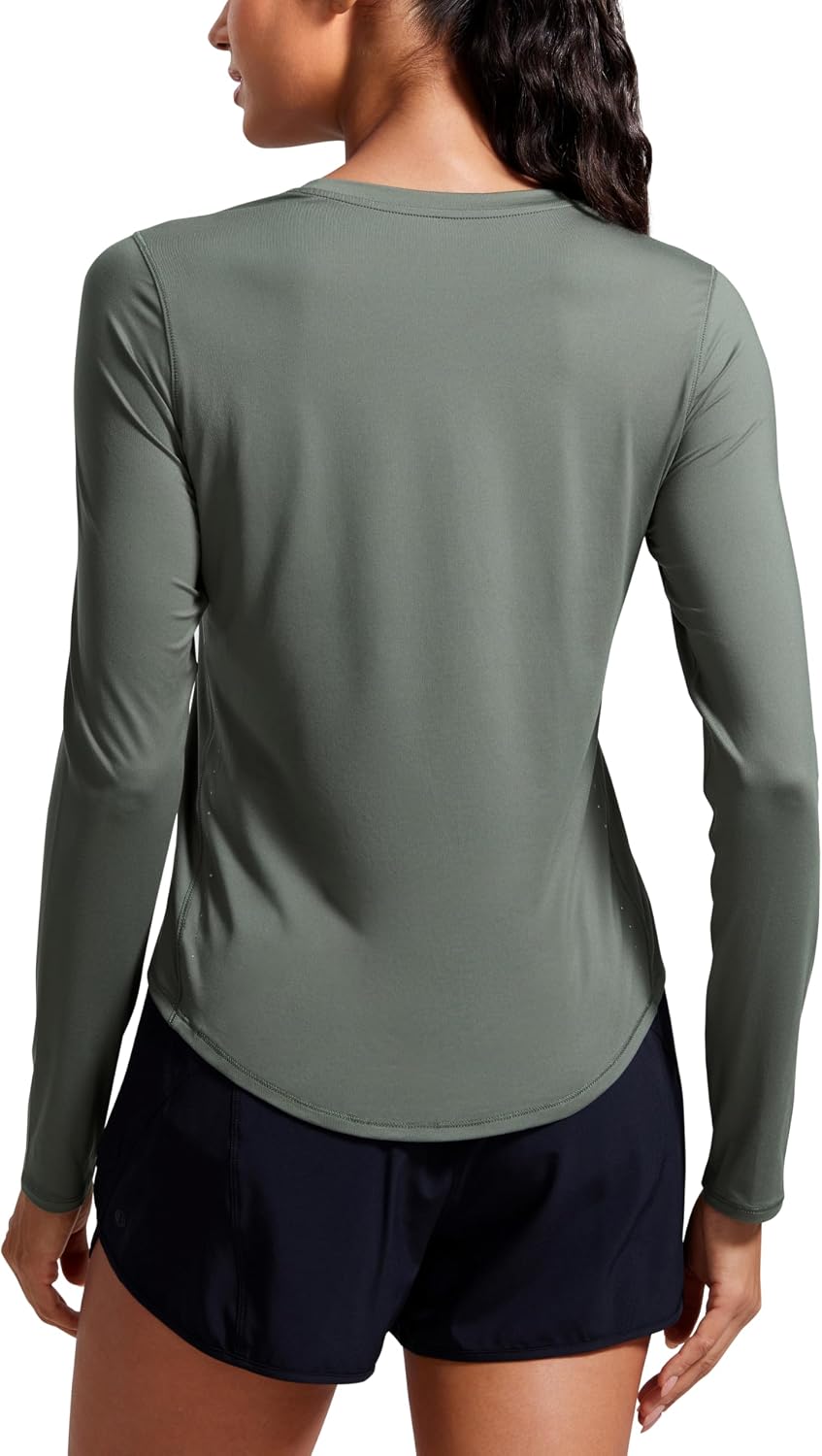 قميص رياضي خفيف الوزن برقبة عالية وأكمام طويلة للجري للنساء بعامل حماية من الأشعة فوق البنفسجية 50+ من سي ار زد يوغا | Workout, Moisture Wicking, Classic Fit, Hip Length, Reflective Spots, Shirts for Women