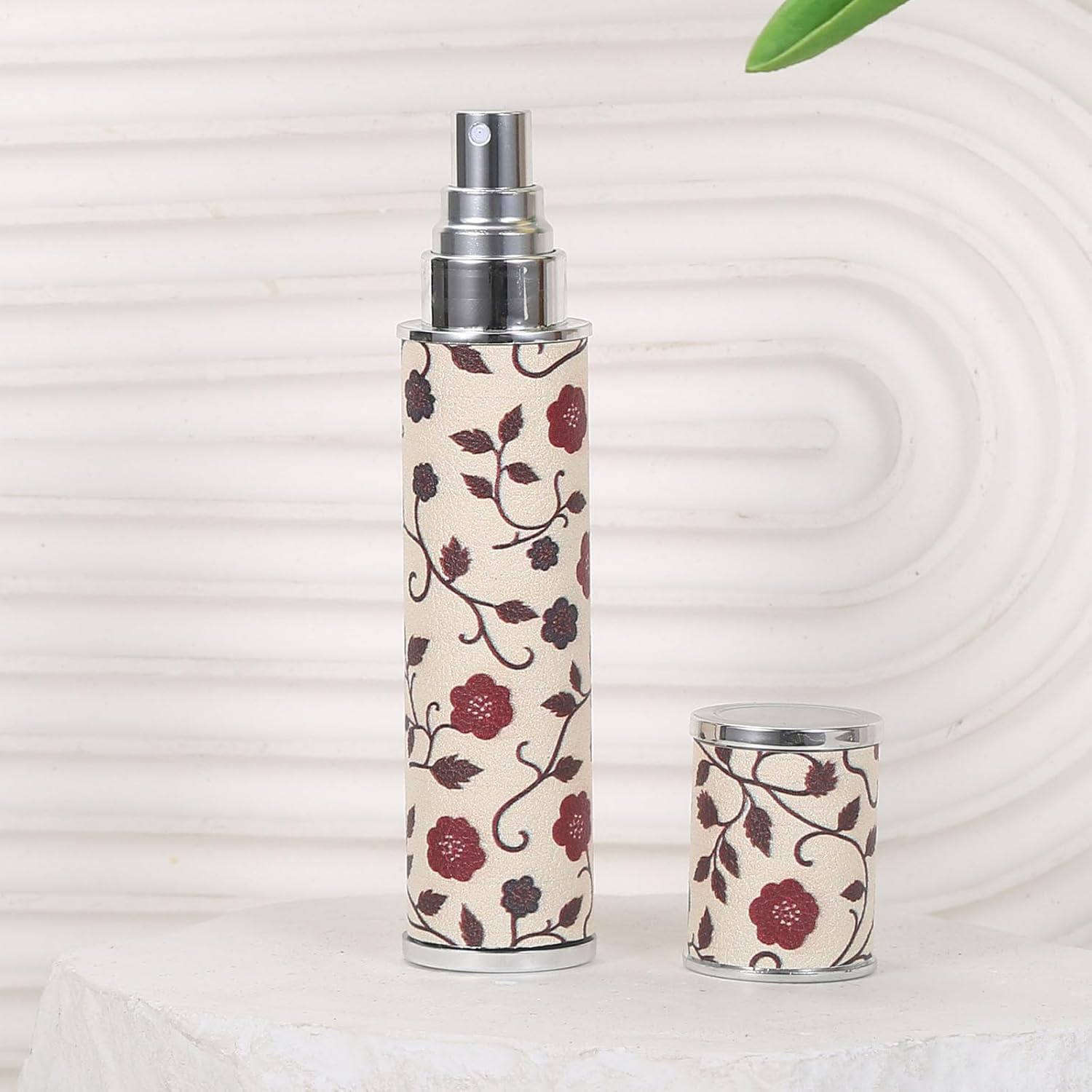 زجاجة عطر للسفر سعة 10 مل، بخاخ صغير ملفوف بالجلد مع طباعة زهور، زجاجة بخاخ رذاذ ناعم محمولة للنساء، بخاخ عطر مانع للتسرب للمحفظة وهدية السفر، ابيض، 0.3