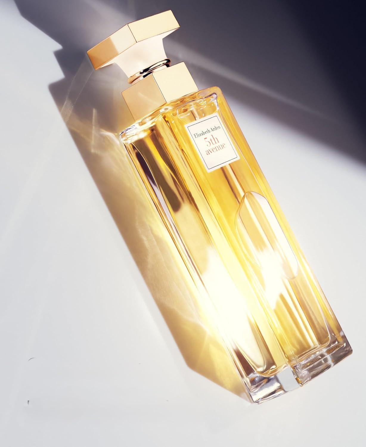 71jsWgZBjNL._AC_SL1500_ عطر فيفث افينيو او دي بارفان من اليزابيث اردن - الصورة 4
